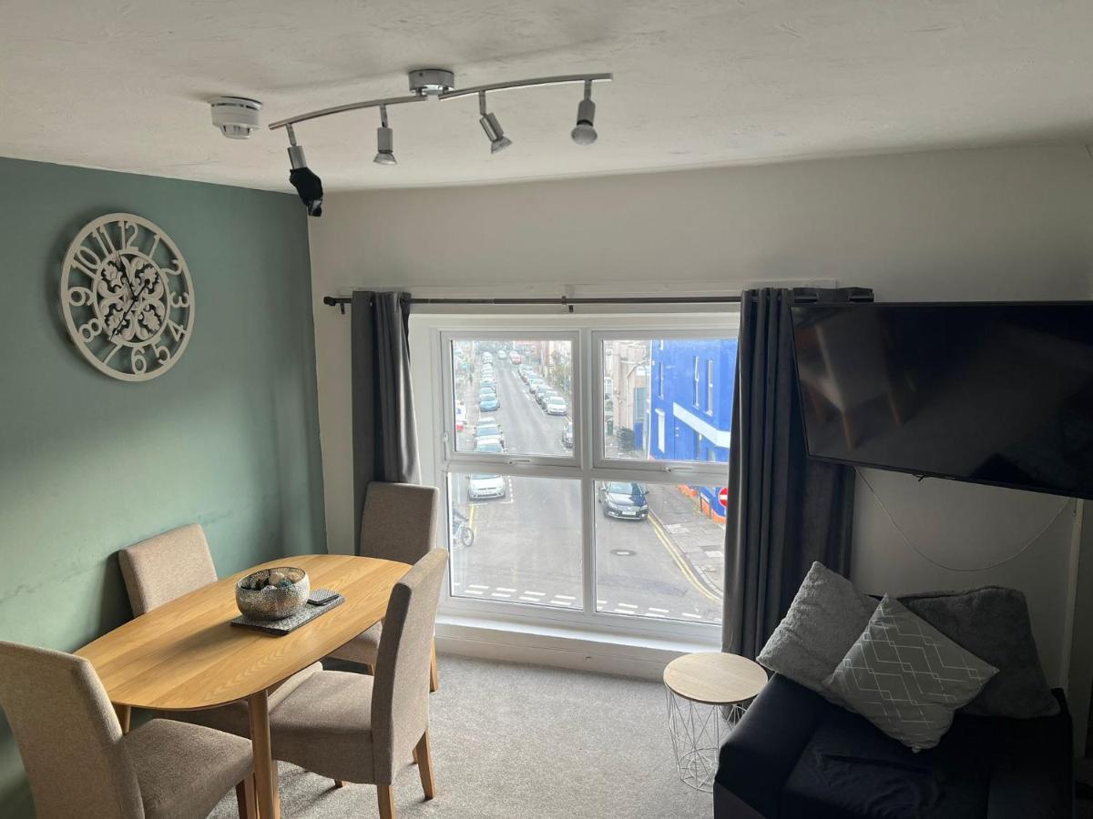 Topzy-Turvy - 1 Bedroom Apartment Swansea Exterior photo